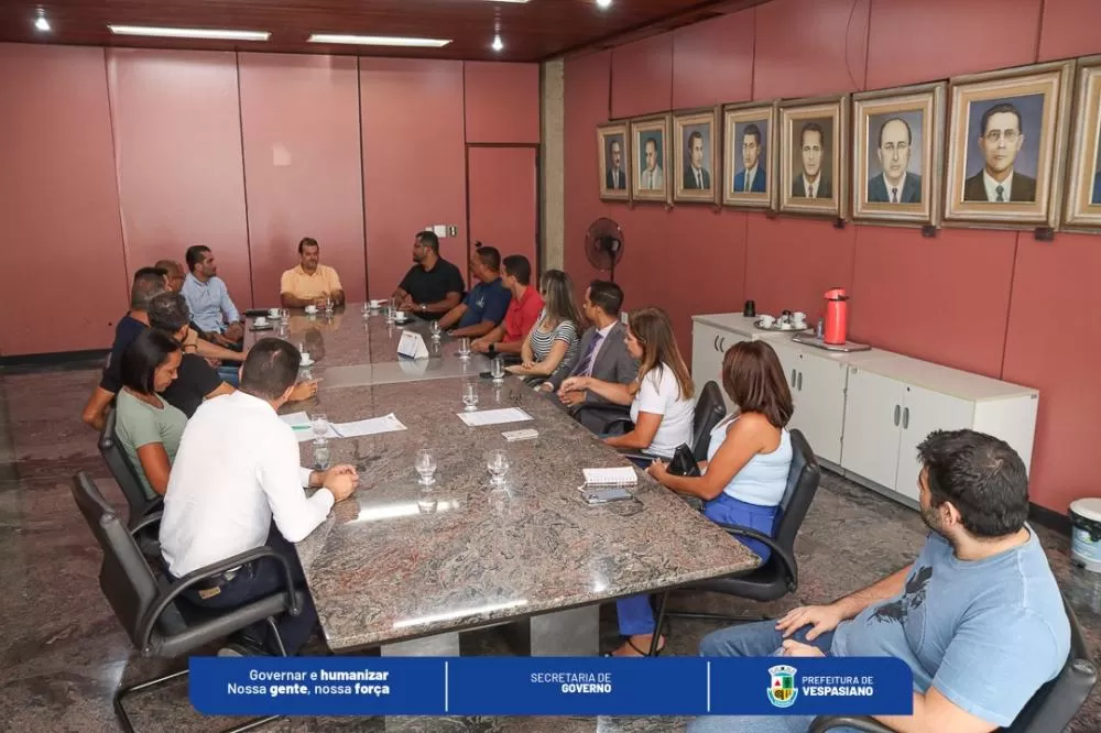 Nova diretoria da CDL Vespasiano é recebida pelo prefeito para fortalecimento de parcerias
