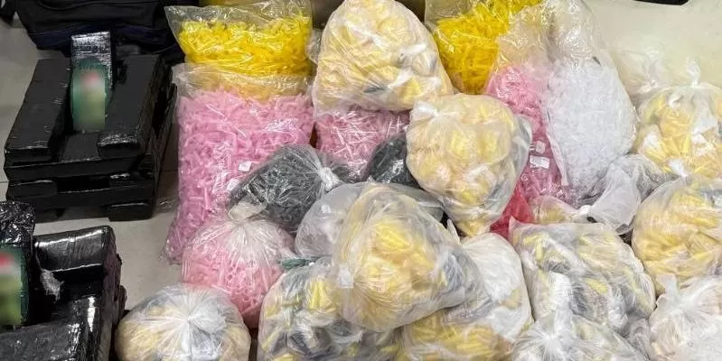 Suspeito de traficar drogas e armas na Grande BH é preso com 7 mil pinos de cocaína e crack