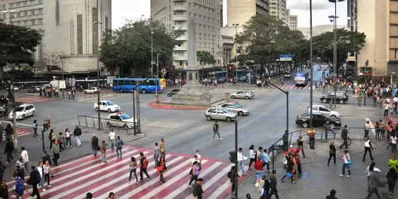 Lei que cria 'Times Square de BH' na Praça 7 está em análise para sanção, diz prefeito