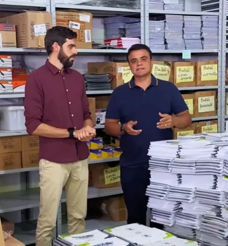 Prefeitura de Pedro Leopoldo distribui materiais escolares parados em almoxarifado, avaliados em mais de meio milhão de reais