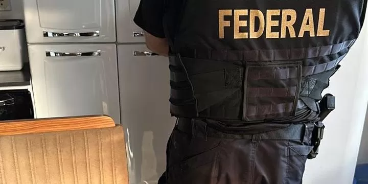 PF desarticula esquema milionário de tráfico de migrantes liderado por família em Minas