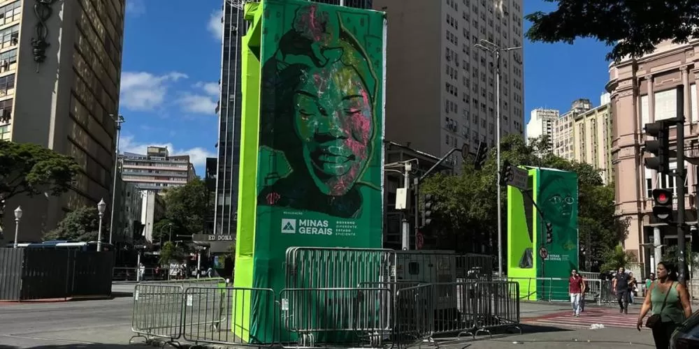 Caixas de som e obras de arte já enfeitam avenidas de Belo Horizonte