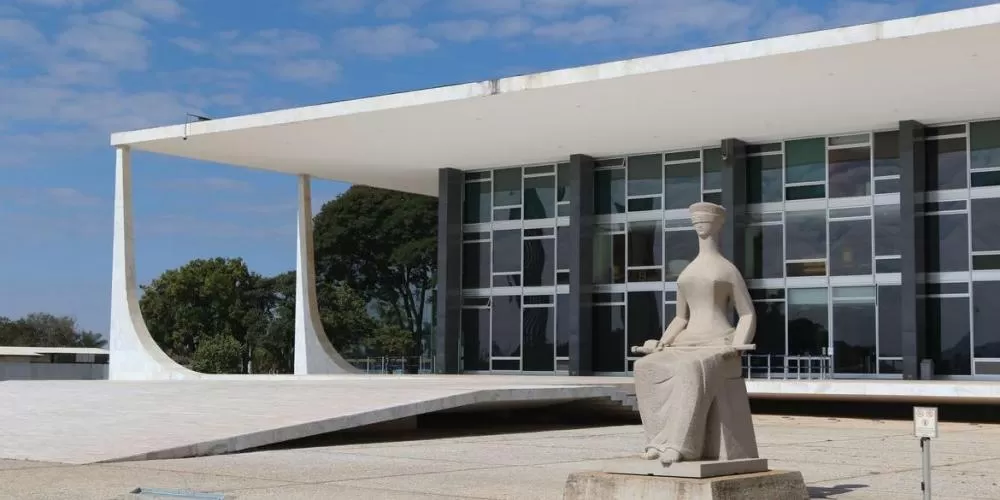 Homem é preso ao tentar invadir STF com bombas e ameaças a ministros