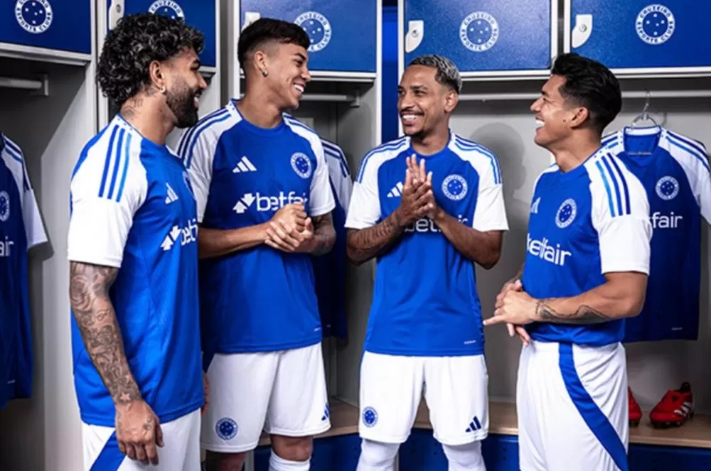Cruzeiro apresenta novo uniforme para a temporada 2025