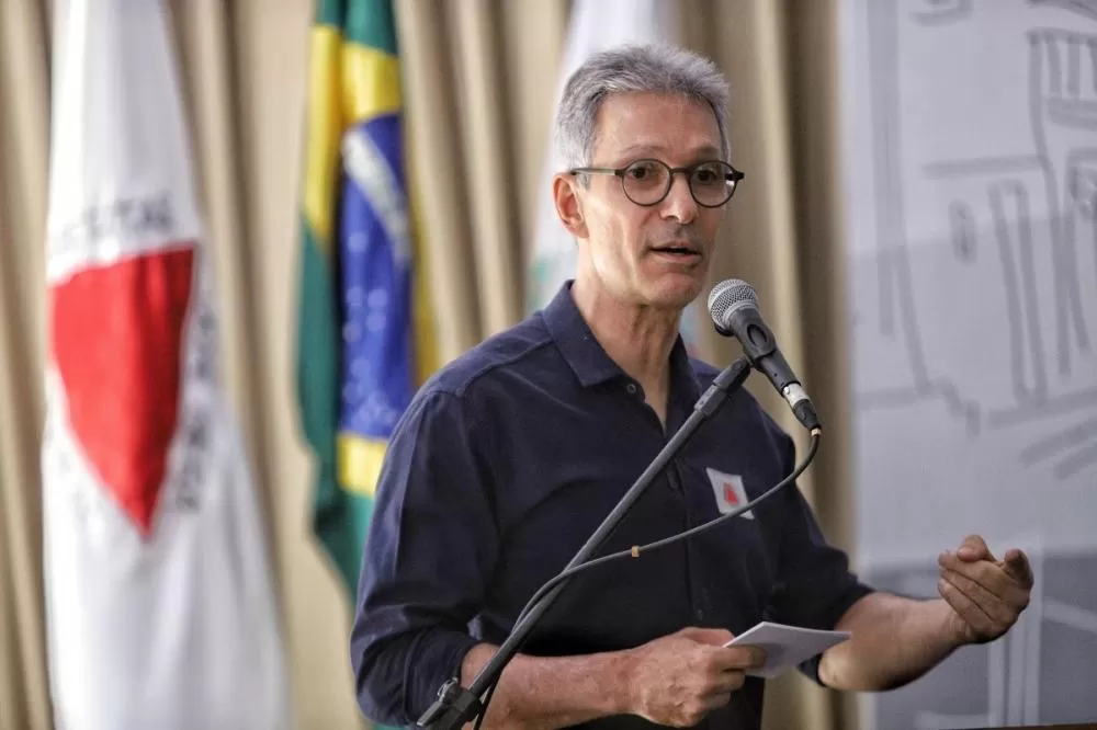 Zema anuncia vale-refeição para forças de segurança em Minas