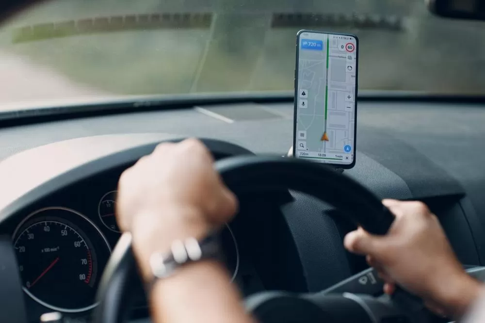 Jovem acusa motorista de aplicativo de se masturbar durante corrida em Minas