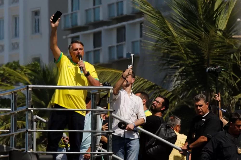 Após denúncia da PGR, Bolsonaro reúne apoiadores em Copacabana em ato pela anistia