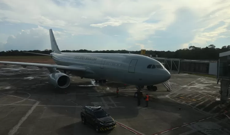 Mais um voo com brasileiros deportados dos EUA chega a Confins