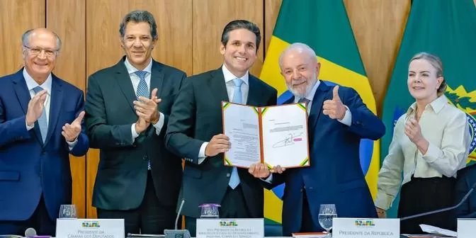 Governo propõe ampliação da faixa de isenção do IR e desconto para rendas de até R$ 7 mil