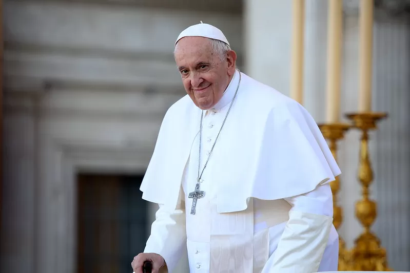 Papa Francisco precisa 'reaprender a falar' após terapia com oxigênio, diz cardeal