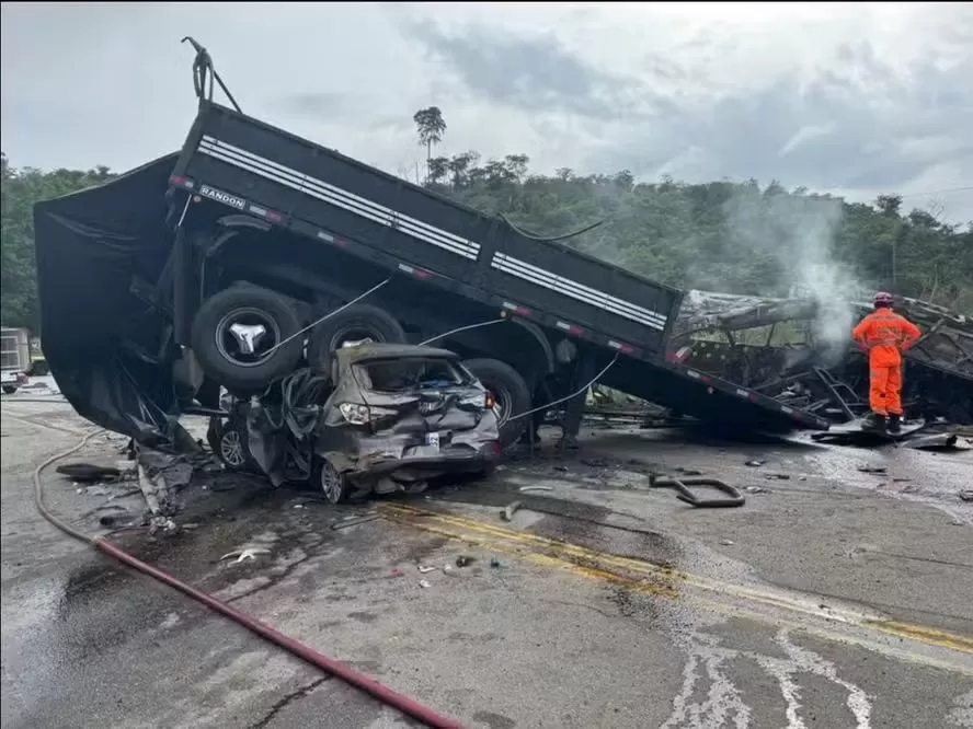 Motorista de carreta envolvido em acidente que matou 39 pessoas na BR-116 vira réu e enfrentará júri popular