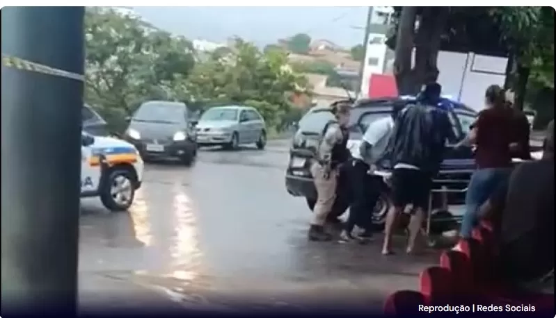 Enxurrada arrasta adolescentes em BH; uma está em estado grave