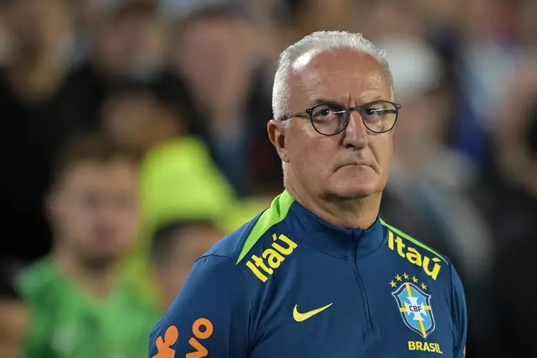 Dorival Júnior é demitido após derrota histórica para Argentina