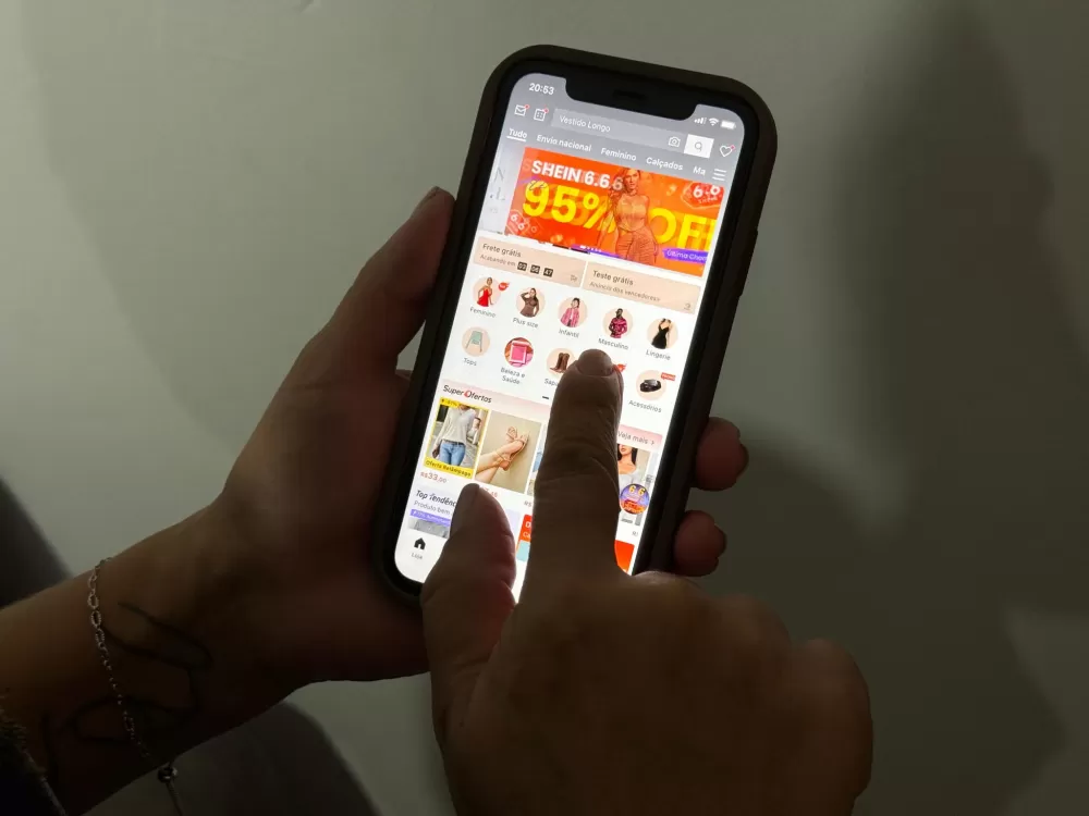 Deputada propõe limite anual de isenção para compras internacionais online e reacende debate sobre a ‘taxa das blusinhas’