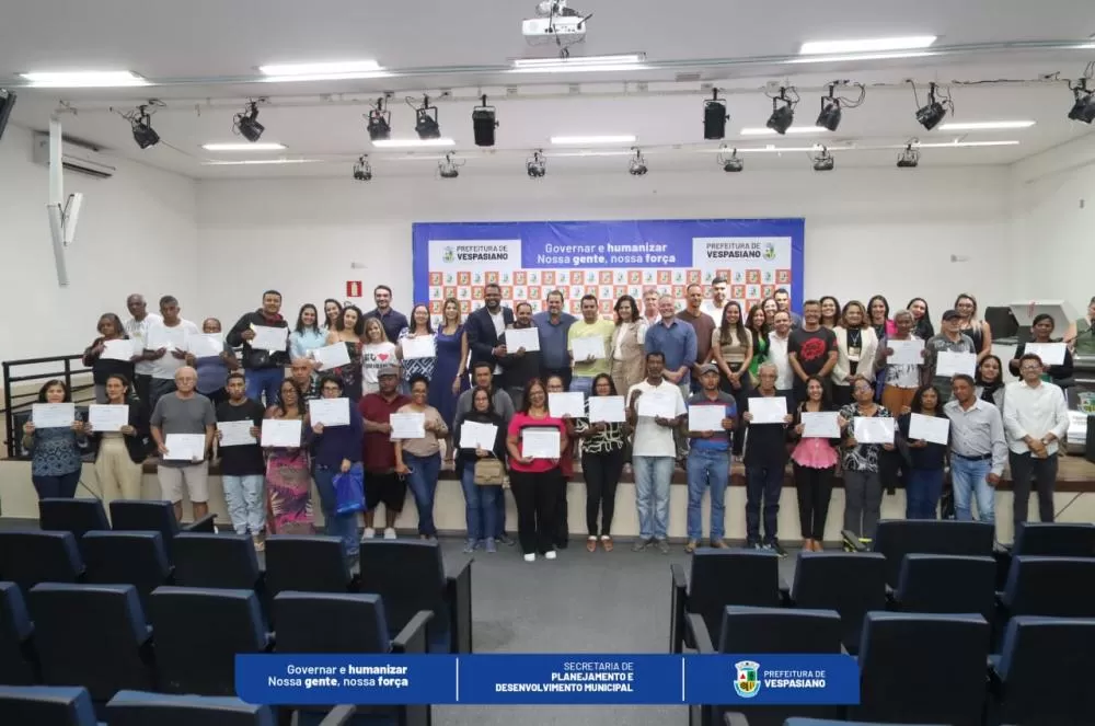 Prefeitura de Vespasiano entrega Títulos de Regularização Fundiária a mais de 48 famílias