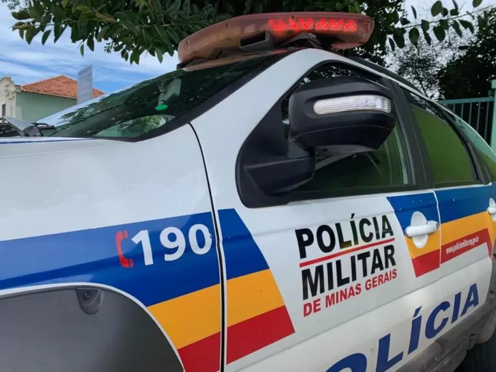 Dupla é presa após perseguição com mais de 100 buchas de maconha e frascos de lança-perfume em Lagoa Santa