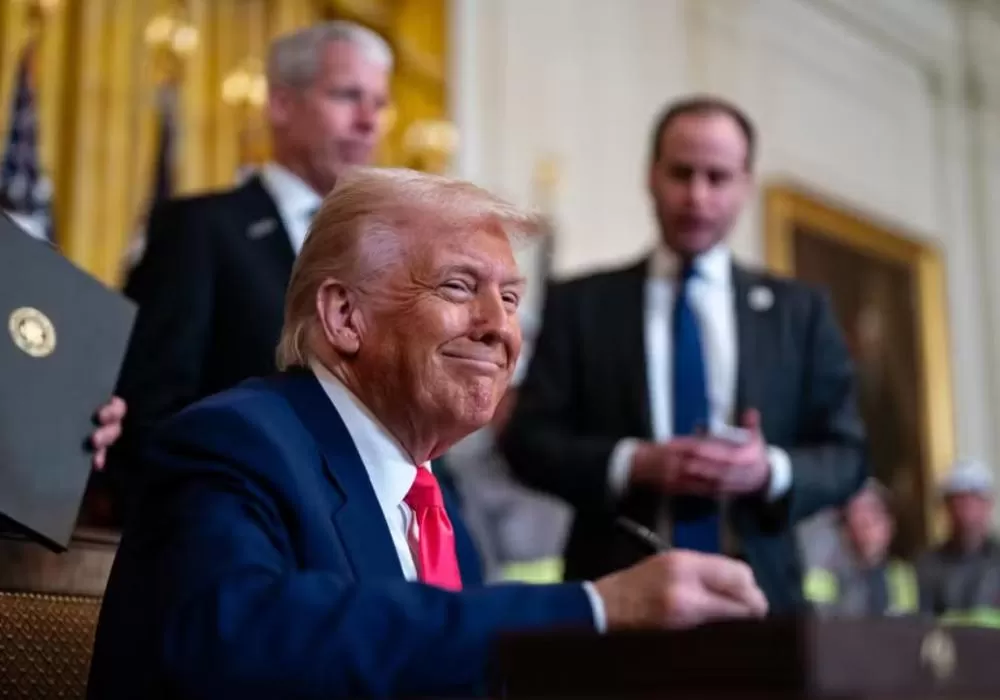 Tarifaço de Trump entra em vigor com exceção para eletrônicos, diz governo americano