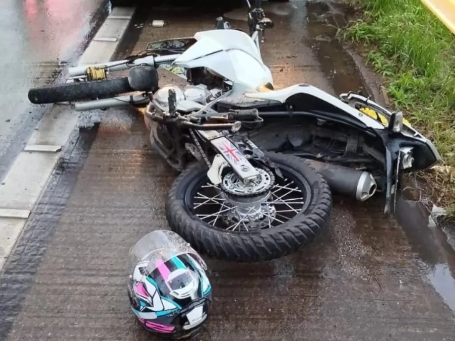 Mulher morre atropelada após cair de moto na Linha Verde