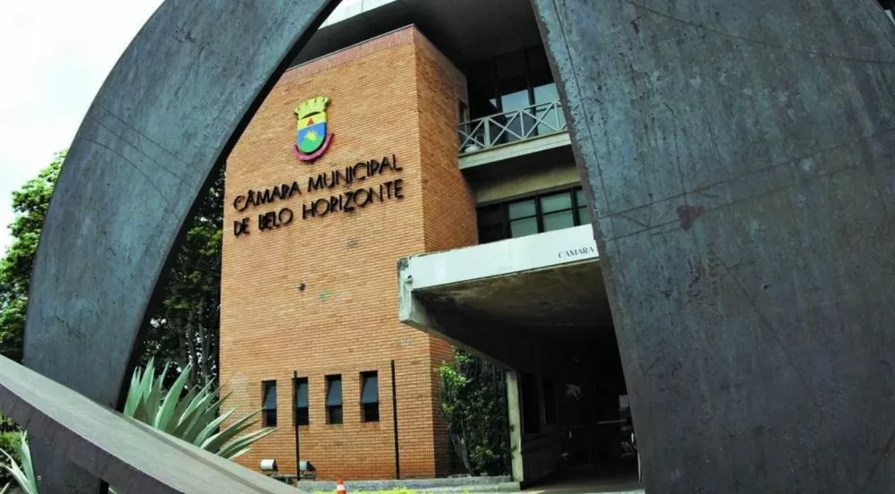 Câmara de BH avança com projeto que prevê multa por uso de drogas em locais públicos