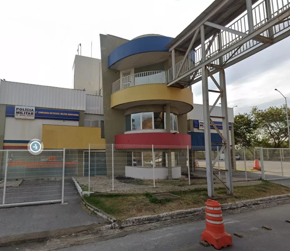 Três pessoas são baleadas dentro de carro na MG-010, em Vespasiano