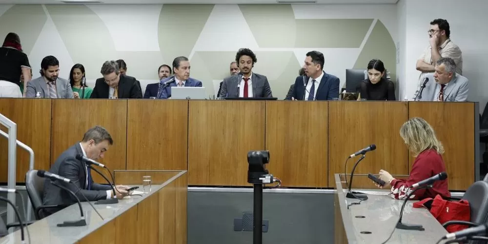 Reajuste salarial de 5,26% para professores avança na Assembleia de Minas