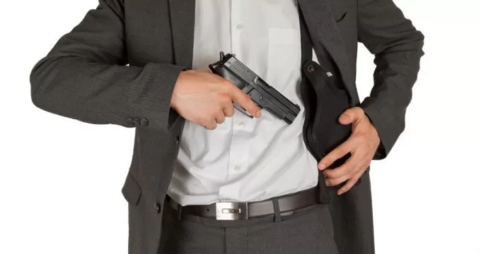 Câmara avança com projeto que libera porte de arma para oficiais de justiça