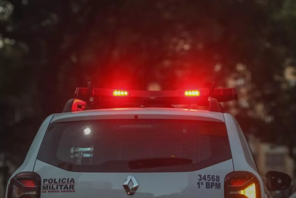 Mãe é presa após deixar filha de 2 anos sozinha para caminhar: “Não aguento essa menina”, diz jovem