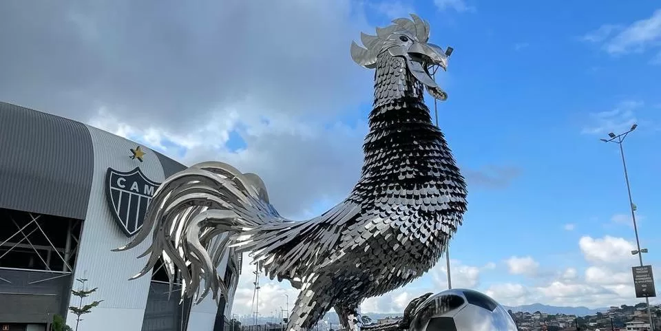 Com 8 metros de altura, estátua “Galo Inox” é inaugurada na Arena MRV em BH
