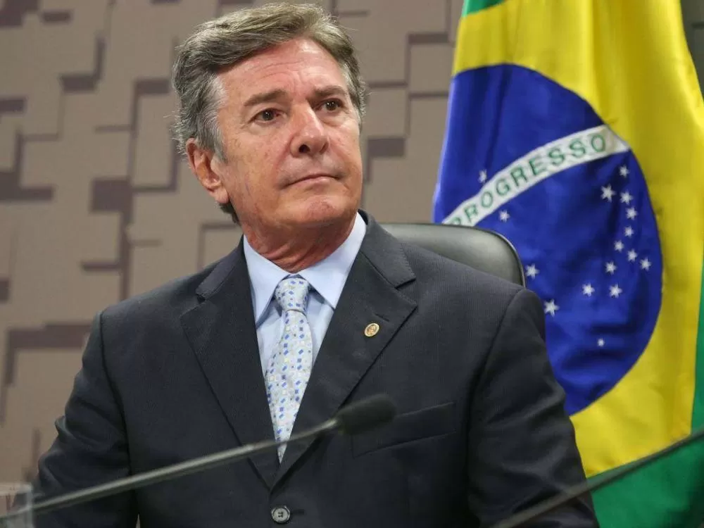 Condenado por corrupção, Collor cumpre pena em cobertura de luxo de frente para o mar em Maceió