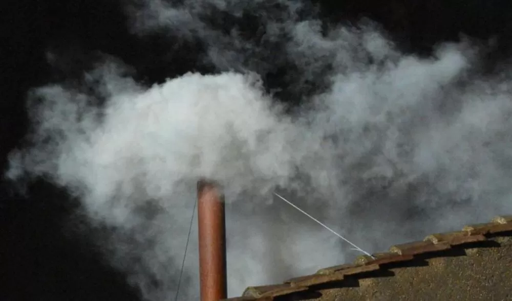 Vaticano anuncia primeira fumaça do conclave para esta quarta-feira