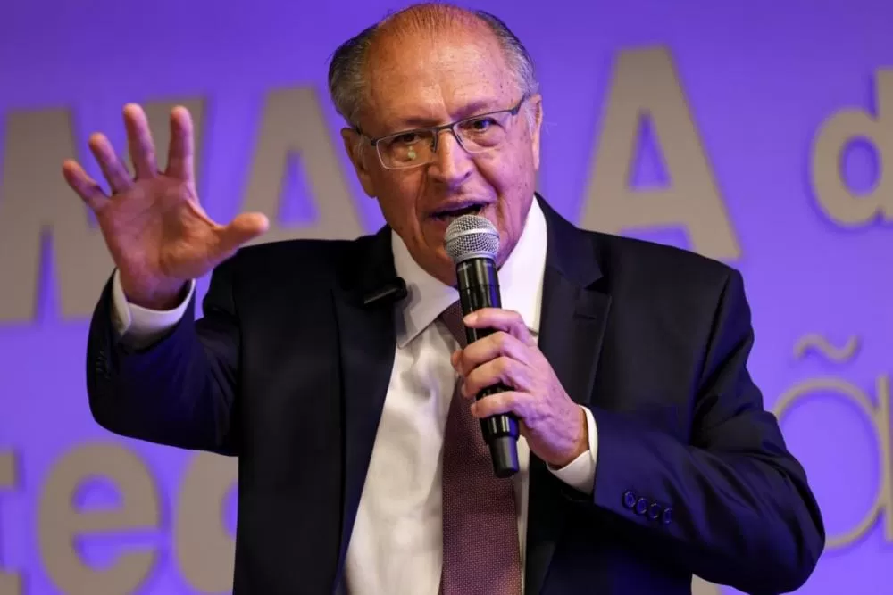 Caixa pode oferecer atendimento presencial a vítimas de fraude no INSS, diz Alckmin