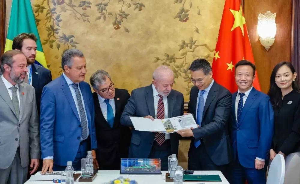 Brasil atrai R$ 27 bilhões em investimentos chineses durante visita de Lula à China