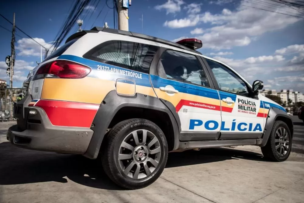 Homem é preso por cárcere privado e adulteração veicular após perseguição em Vespasiano