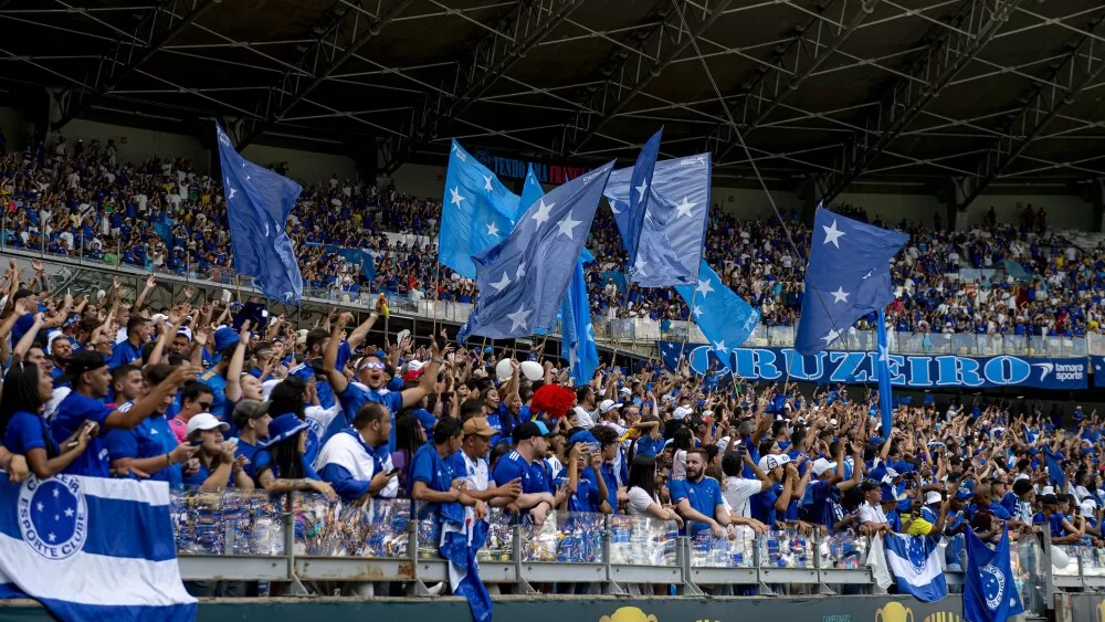 No início do Brasileirão 2025, Cruzeiro supera Galo com média de 8 mil torcedores a mais em casa