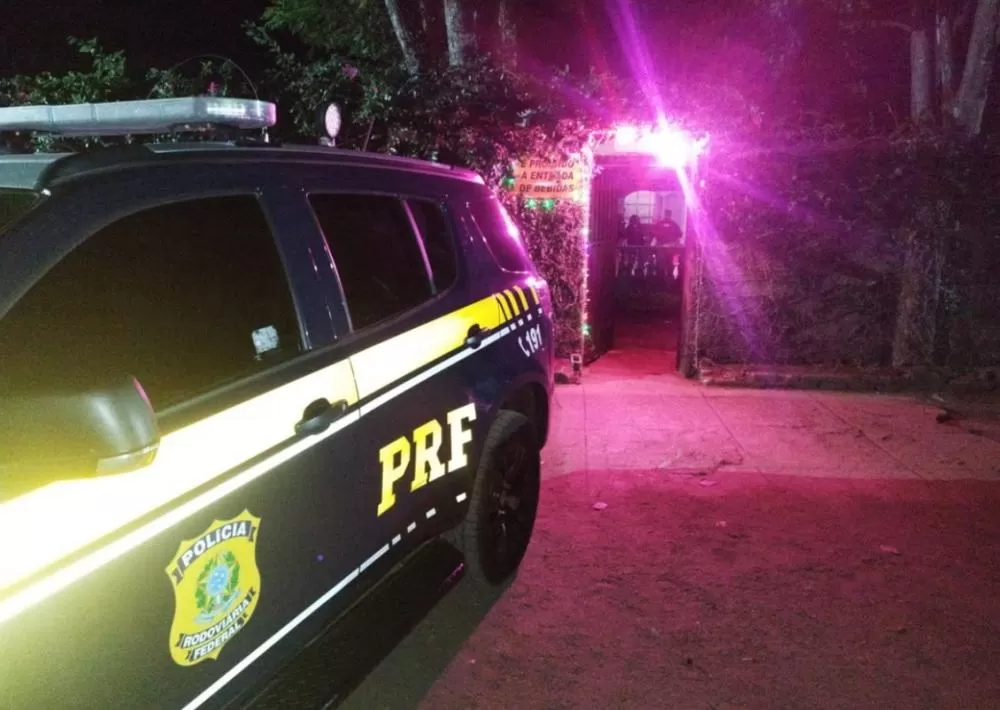 Adolescentes são resgatadas de boate às margens da BR-381; homem é preso por exploração sexual