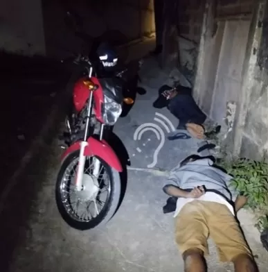 Polícia Militar recupera moto roubada e prende dois suspeitos no centro de São José da Lapa