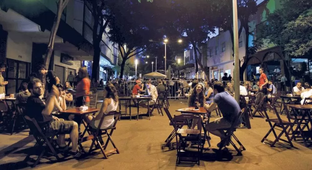 Deputados mineiros querem proibir cobrança de multa por perda de comanda em bares e estacionamentos