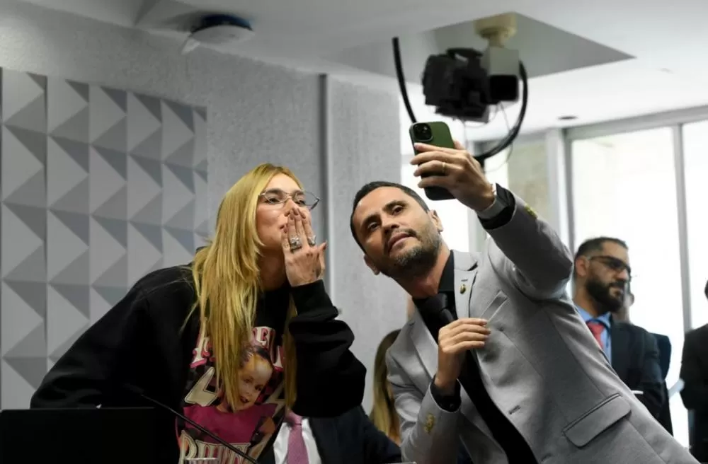 Senador Cleitinho pede desculpas após pedir vídeo a Virgínia na CPI das Bets