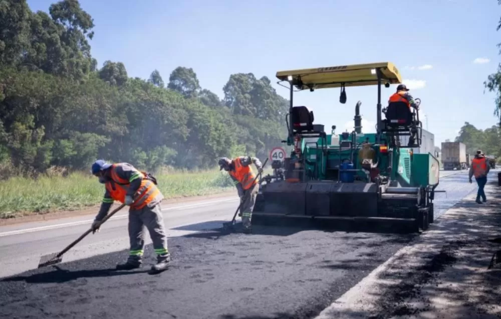 BR-040 entre BH e Ribeirão das Neves tem trânsito controlado à noite para obras de recapeamento