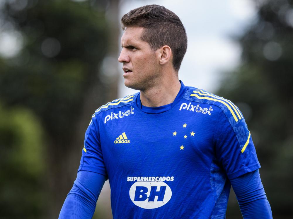 Torcida do Cruzeiro pede saída do goleiro Rafael Cabral