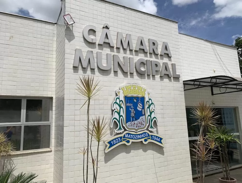 Câmara Municipal de Matozinhos abre processo seletivo com vagas e salários de até R$ 8,3 mil