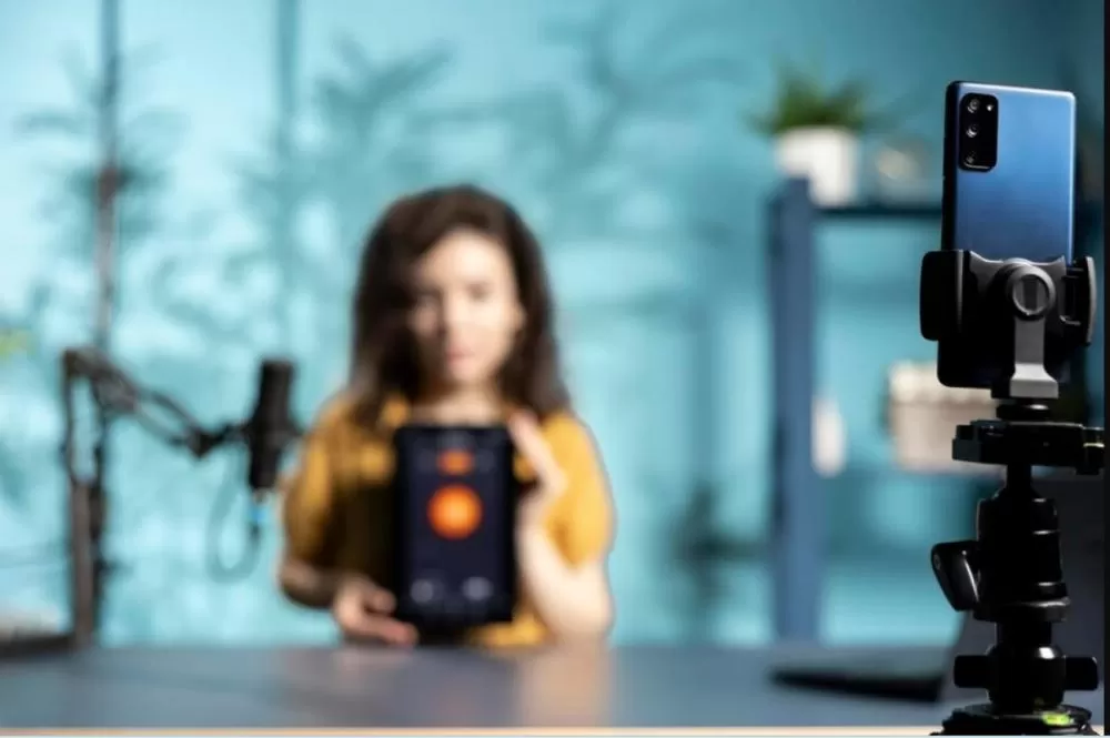 Projeto prevê que atuação de influencer mirim nas redes dependa de autorização da Justiça