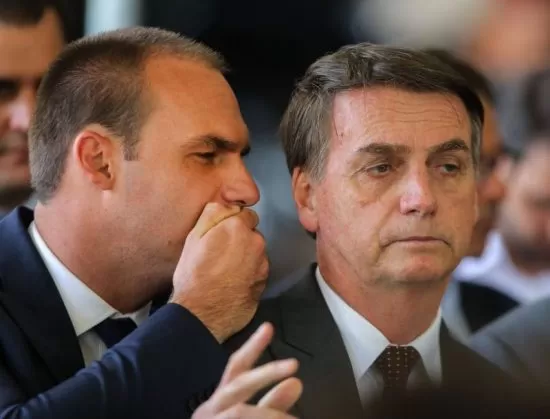 Bolsonaro admite ter transferido R$ 2 milhões para custear filho nos EUA e nega irregularidades
