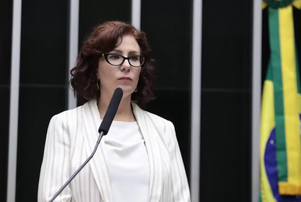 Moraes decreta prisão definitiva de Carla Zambelli e encaminha pedido de extradição para a Itália