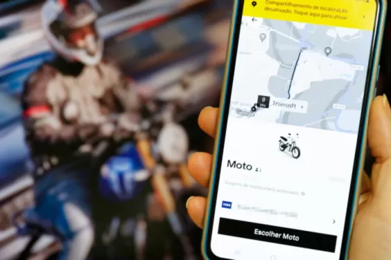 Vereadores de BH aprovam regulamentação de mototáxi por app em 1º turno com apoio quase unânime