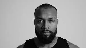 Humorista e ex-BBB Nego Di é condenado a mais de 11 anos de prisão por golpe com loja virtual