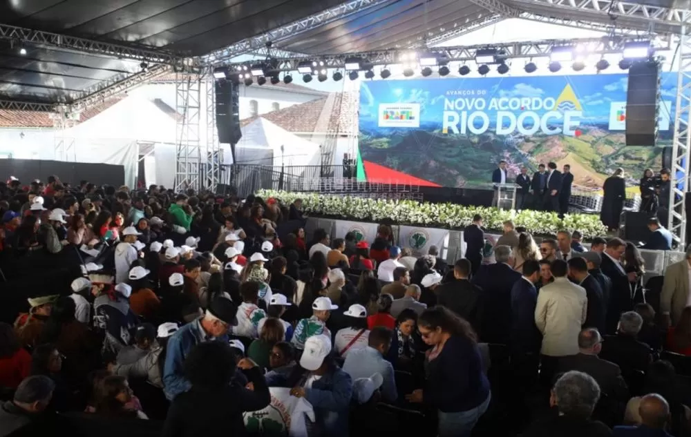 Lula anuncia pacote bilionário de investimentos em Mariana sem presença de Zema