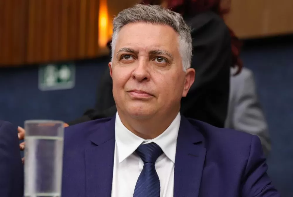 Álvaro Damião, Prefeito de BH, se abriga em bunker durante alerta de ataque em Israel