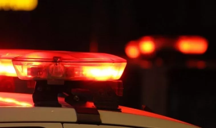 Motorista perde o controle e carro cai em barranco na MG-424, em Pedro Leopoldo