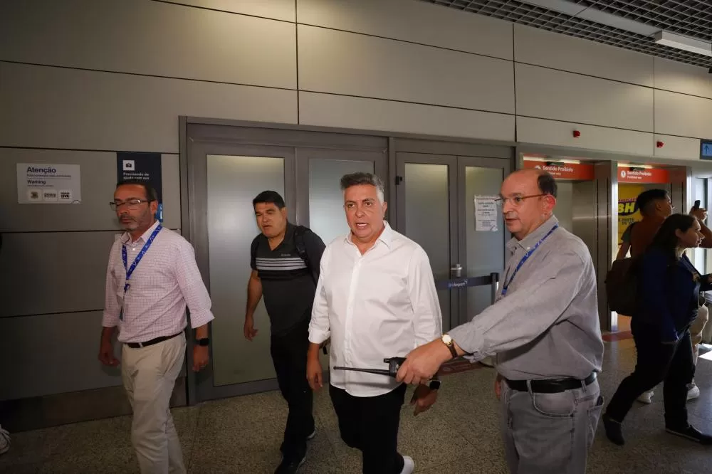 Alvaro Damiao chega a BH decidido a acabar com a greve dos professores